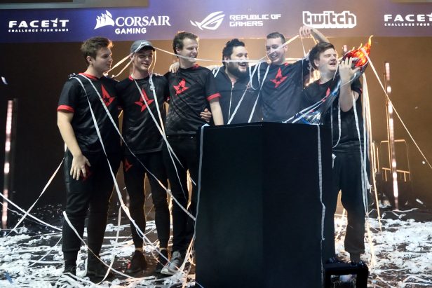 31218283760_66d0244f58_h